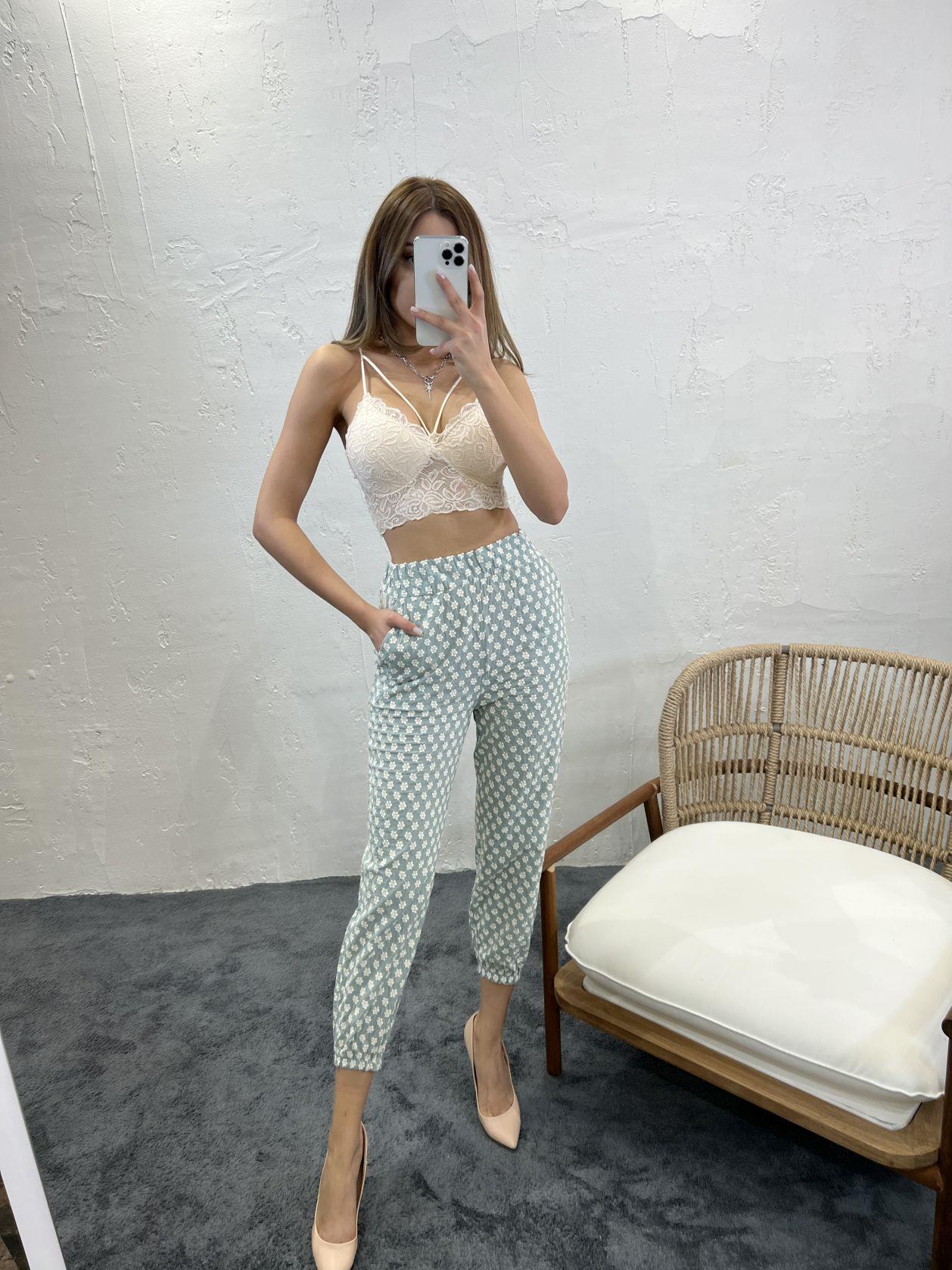 High Waisted Brode Trousers With White Daisy Embroidery In Mint
