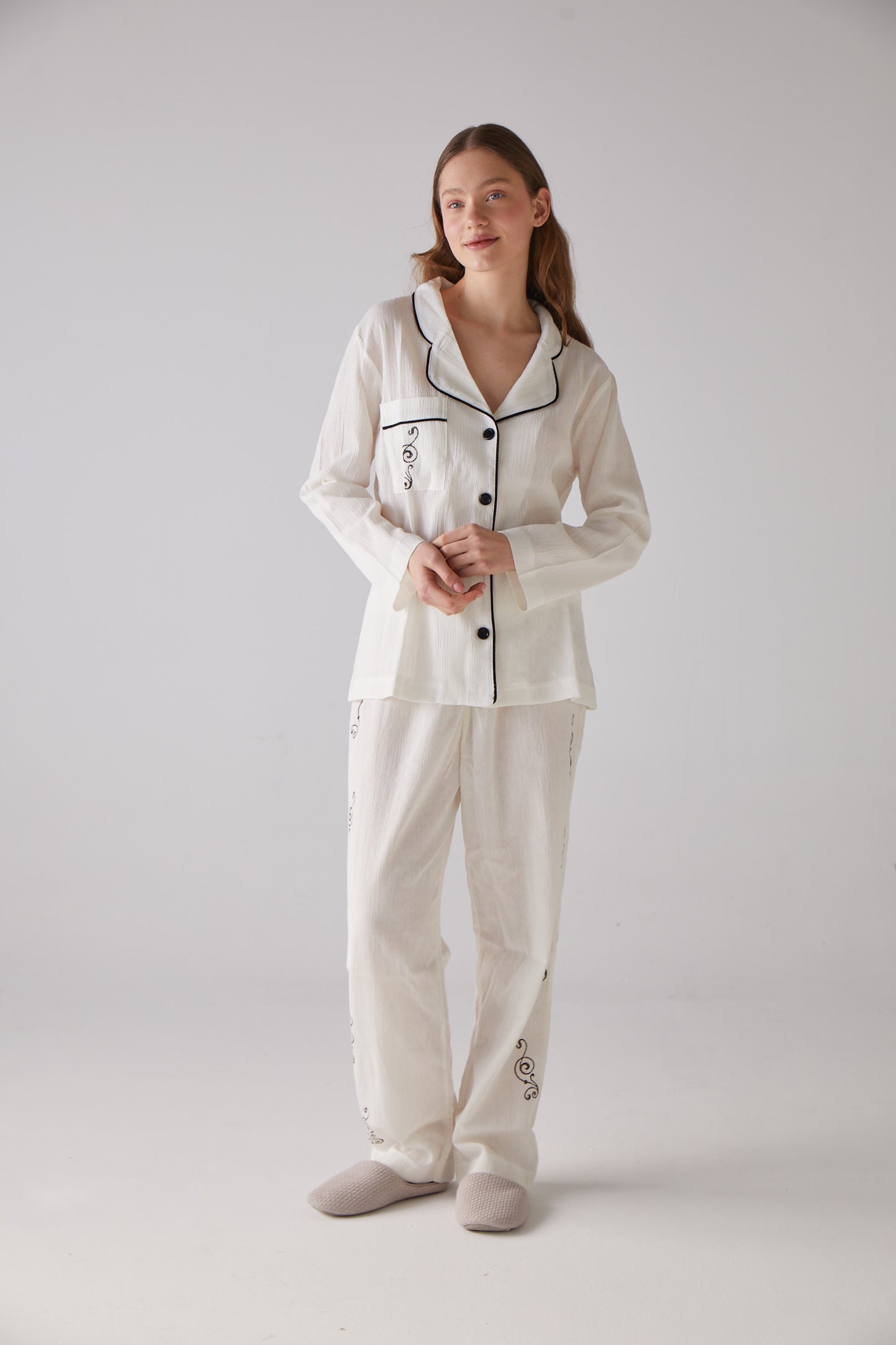 Weißes langes Pyjama-Set mit Clef-Muster – 100 % Bio-Baumwolle