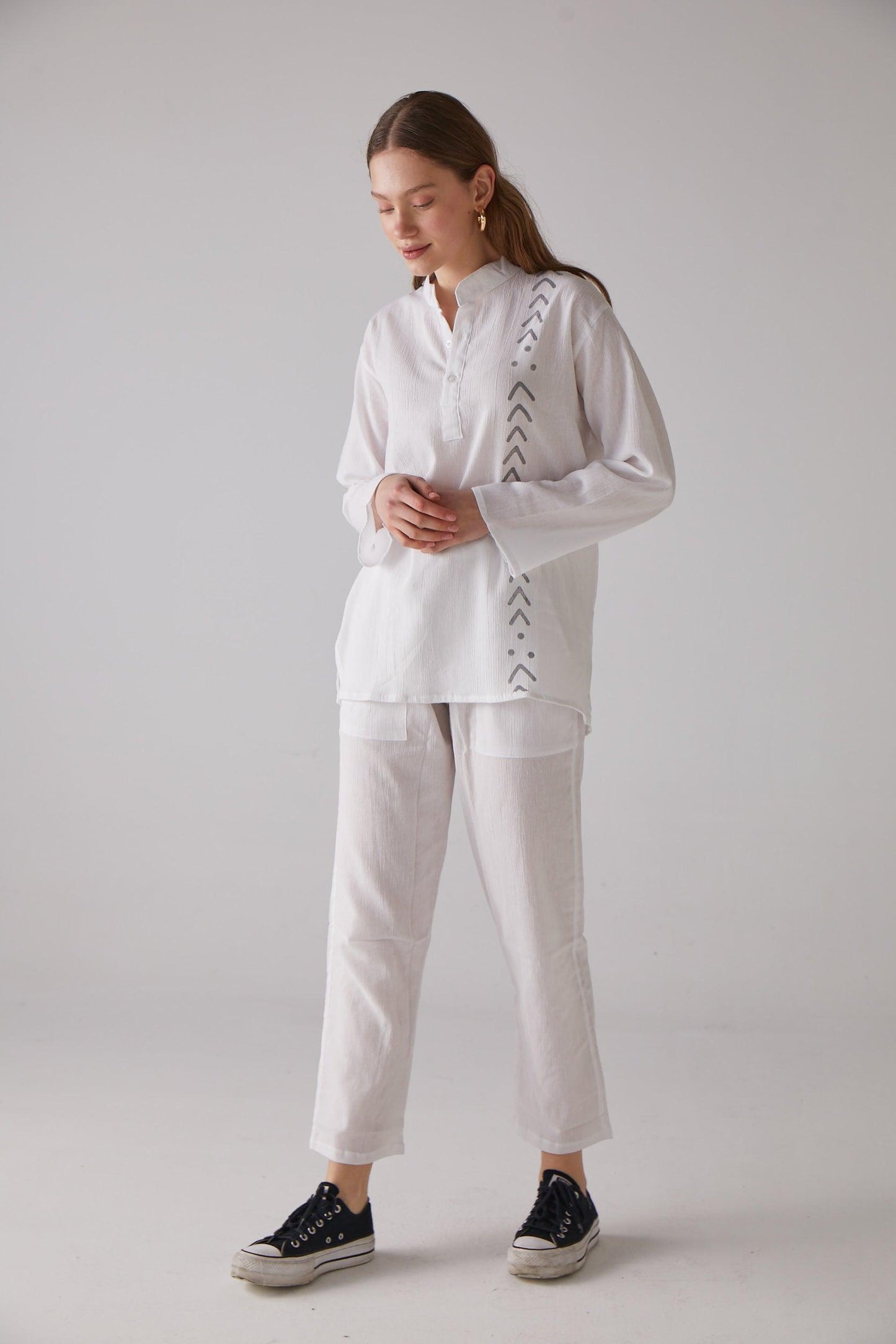 Long - Sleeve White Shirt with V Desing Pattern - 100% Organic Cotton - trendynow