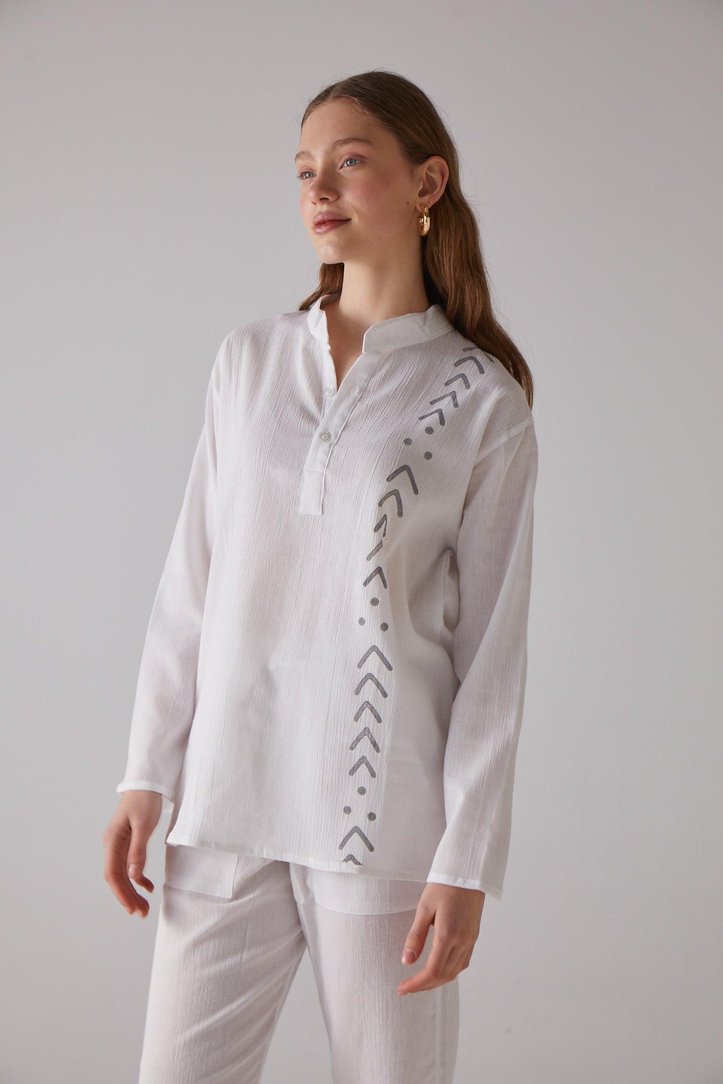 Long - Sleeve White Shirt with V Desing Pattern - 100% Organic Cotton - trendynow