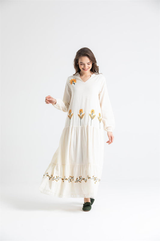 Long-sleeved Sile Cloth Dress With Floral Embroidery And Guipure Lace Detail At The Hem - trendynow