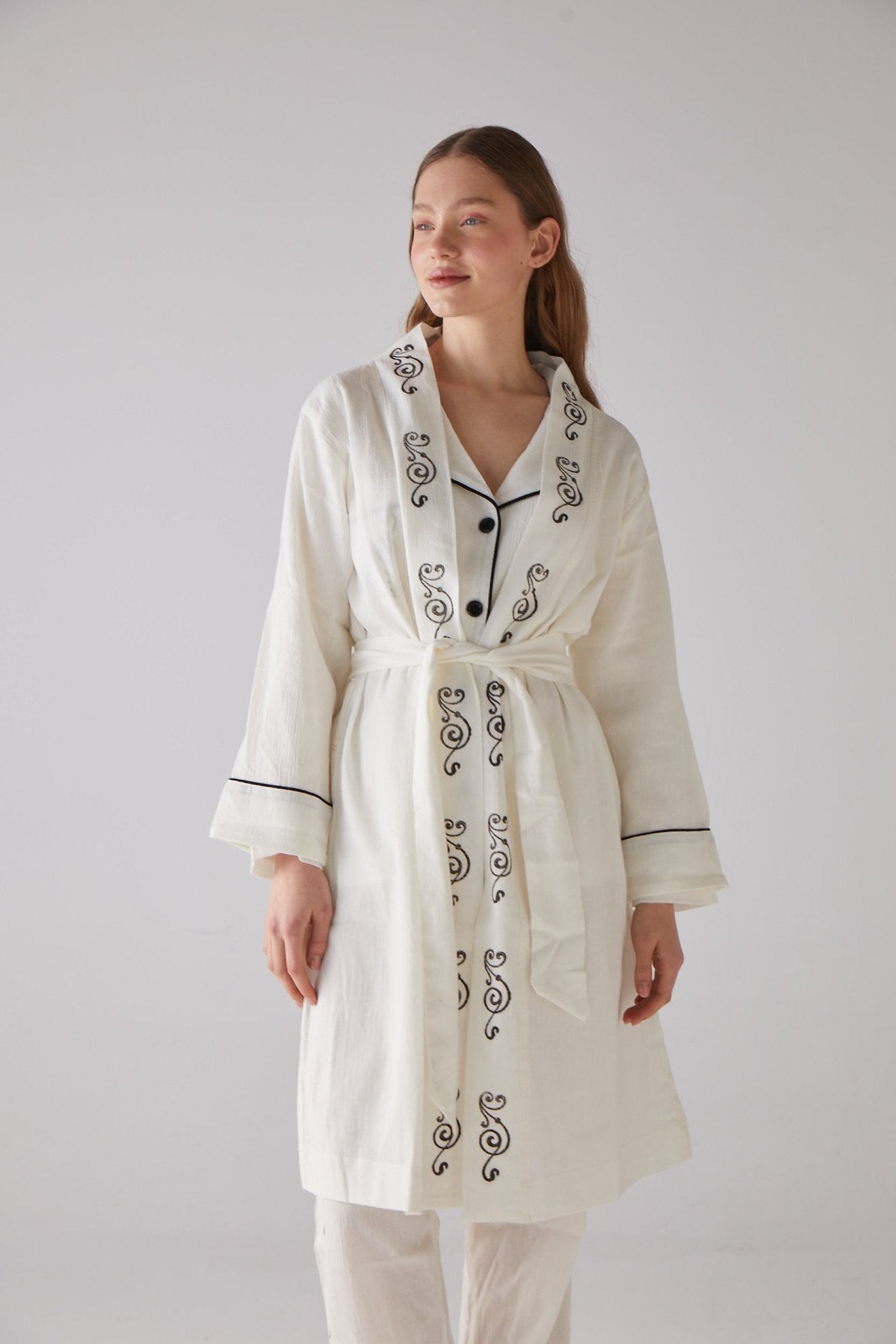 Clef woodcut patterned Morning - gown in white 100% organic cotton - trendynow