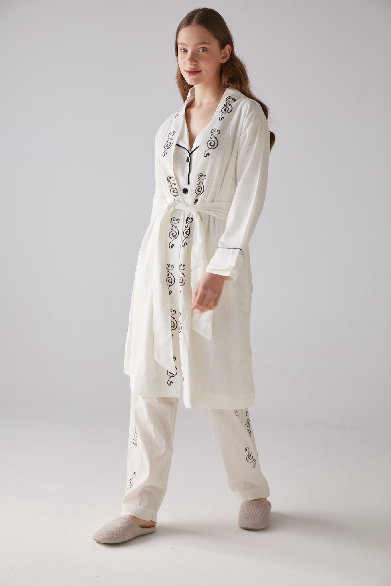 Clef woodcut patterned Morning - gown in white 100% organic cotton - trendynow