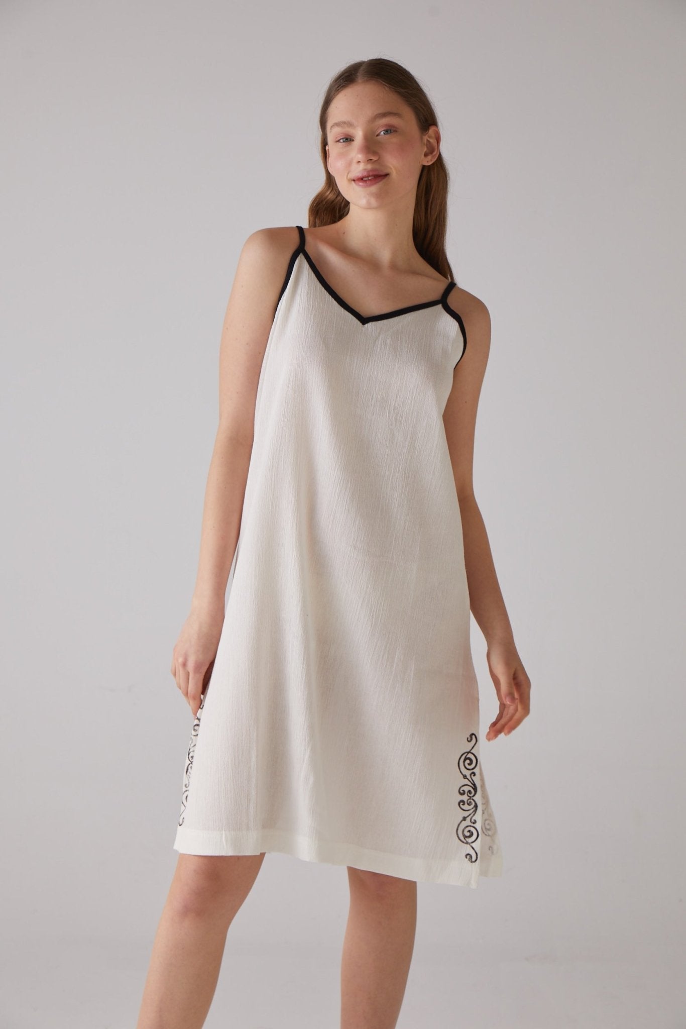 Clef woodcut patterned Strappy nightgown in white 100% organic cotton - trendynow