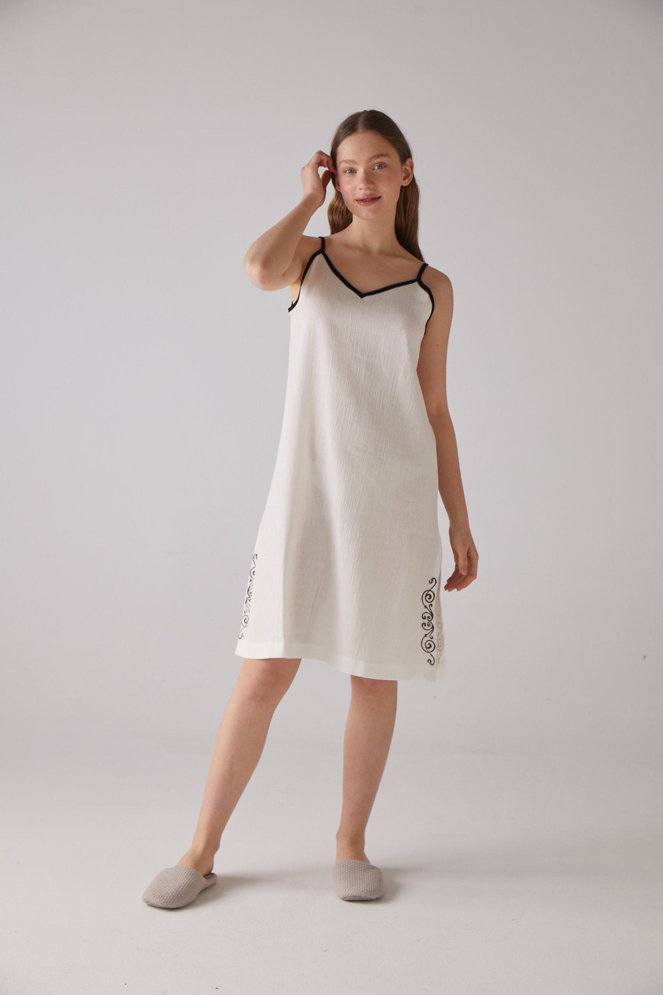 Clef woodcut patterned Strappy nightgown in white 100% organic cotton - trendynow