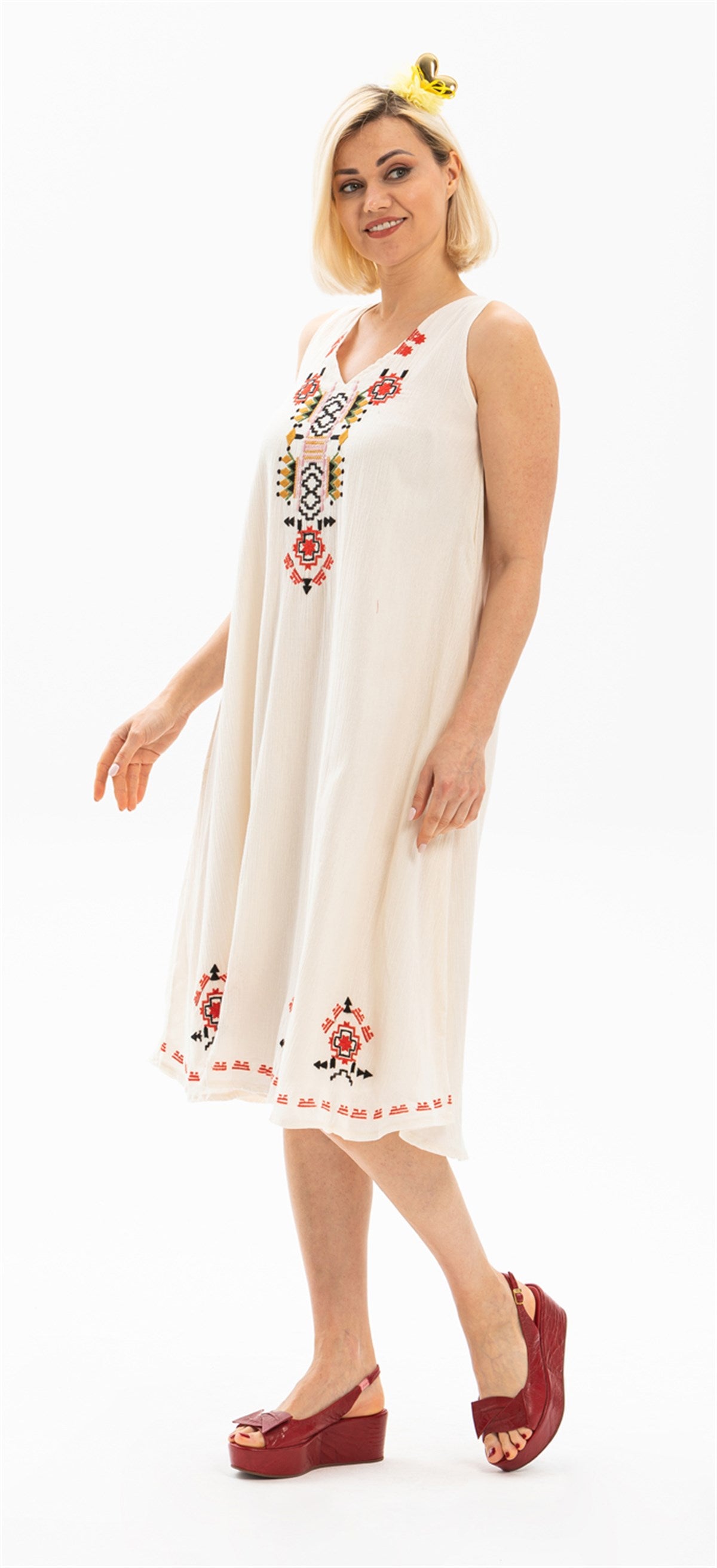 Sleeveless Ethnic Embroidery Midi Length Dress made of Sile Cloth