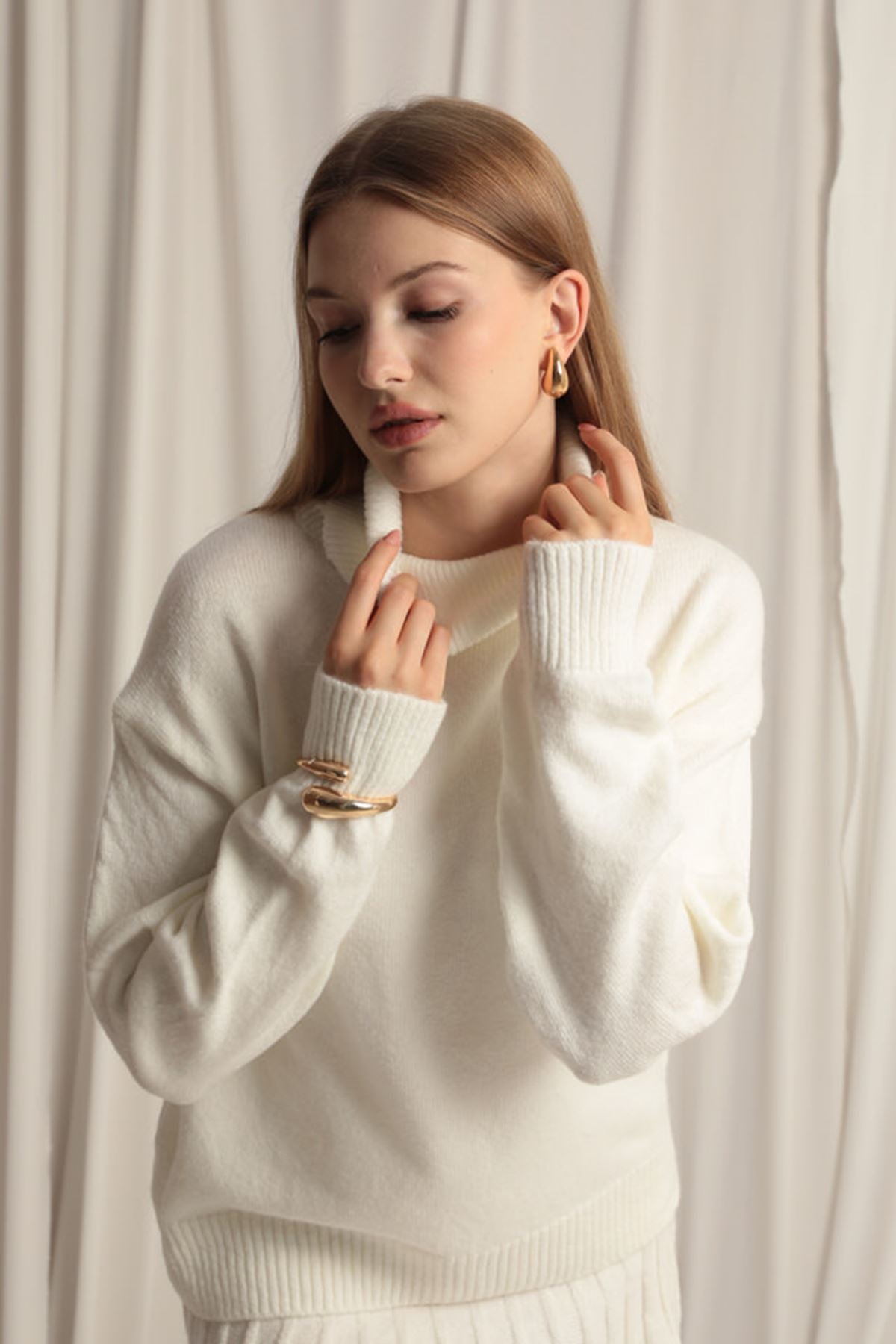 Knitwear Fabric Turtleneck Sweater white Skirt Set - trendynow