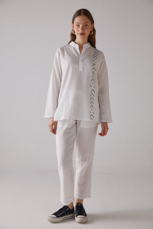 Long - Sleeve White Shirt with V Desing Pattern - 100% Organic Cotton - trendynow