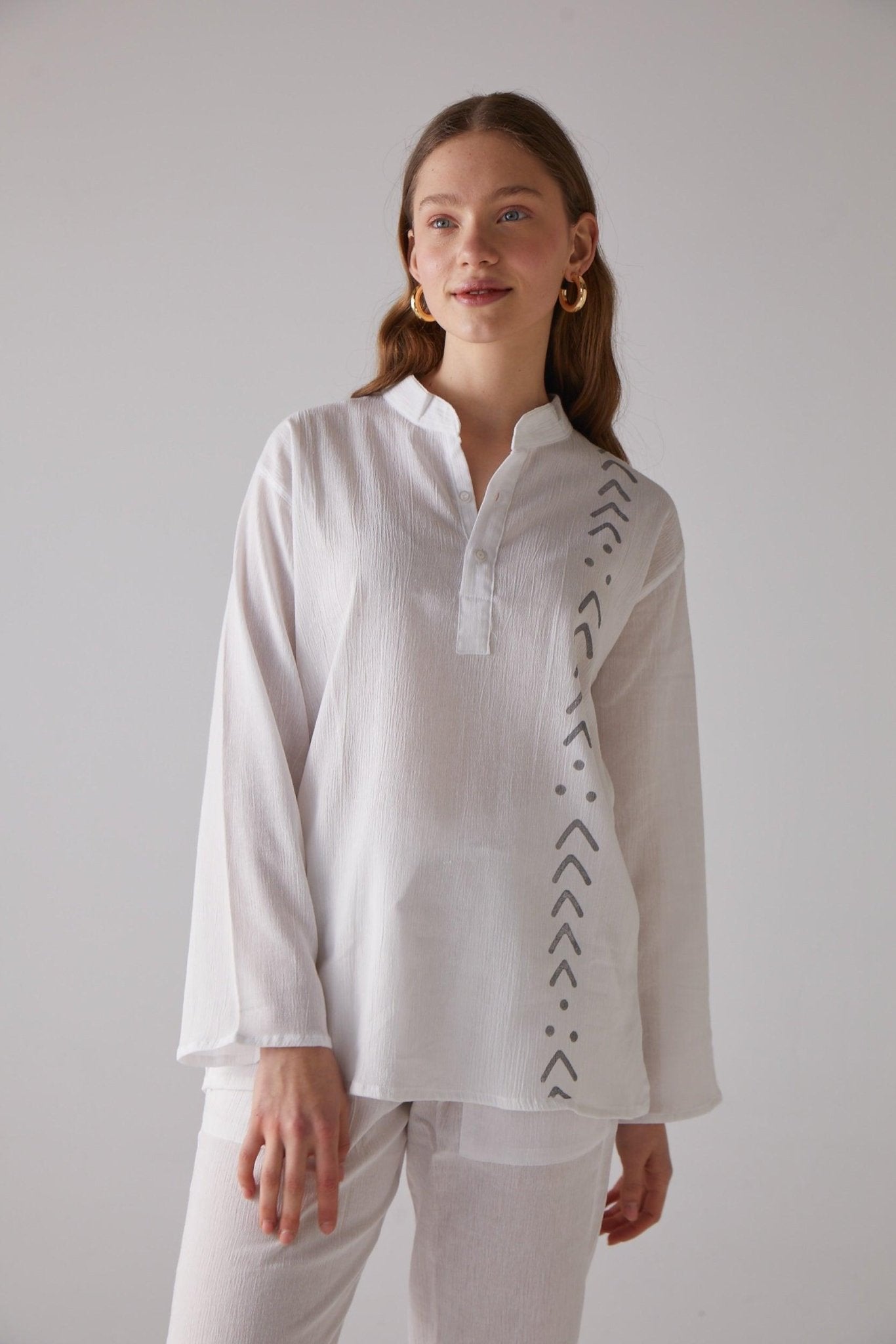 Long - Sleeve White Shirt with V Desing Pattern - 100% Organic Cotton - trendynow