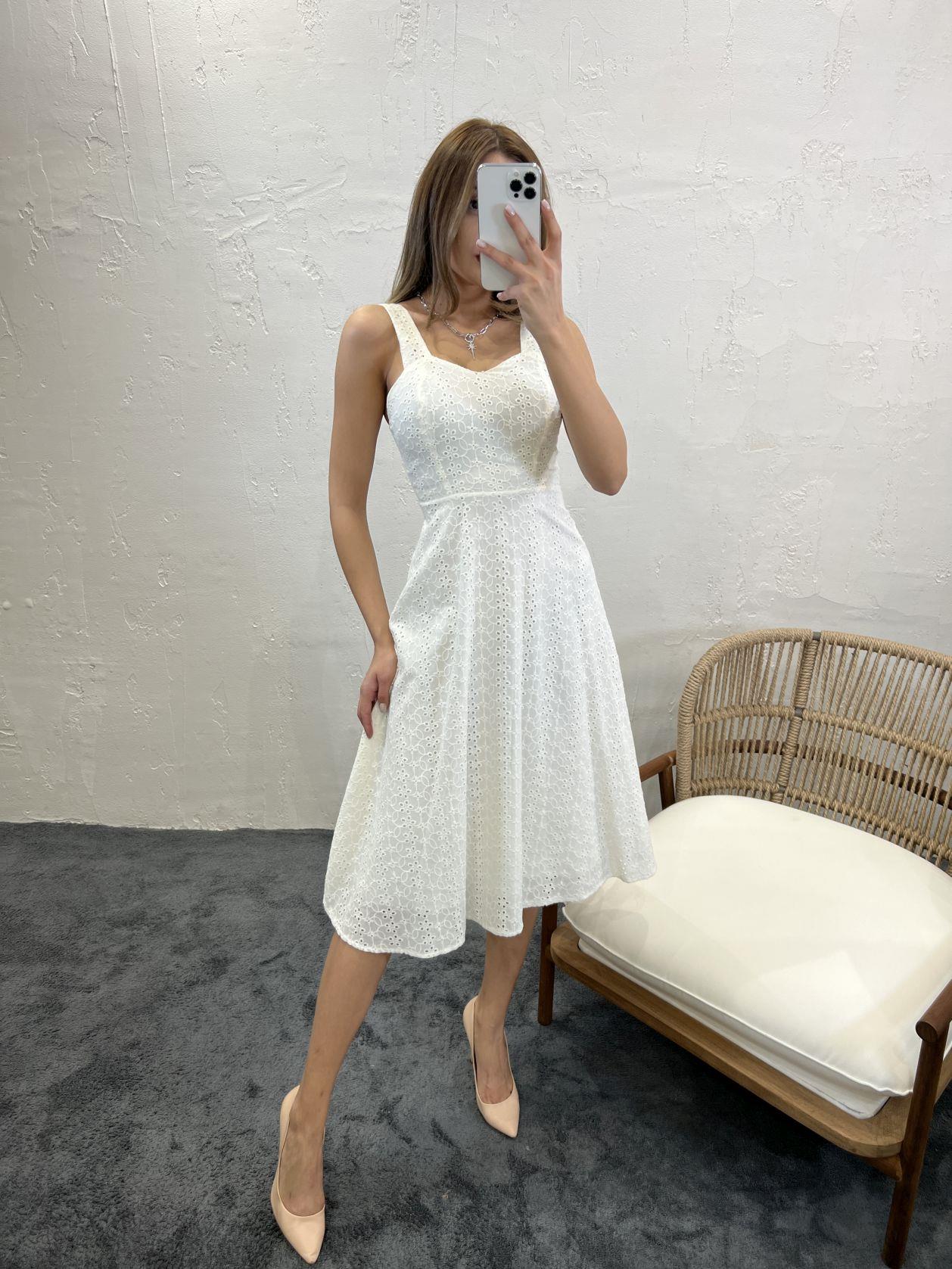 Sweetheart Neck Strappy Midi Broderie Dress In White - trendynow