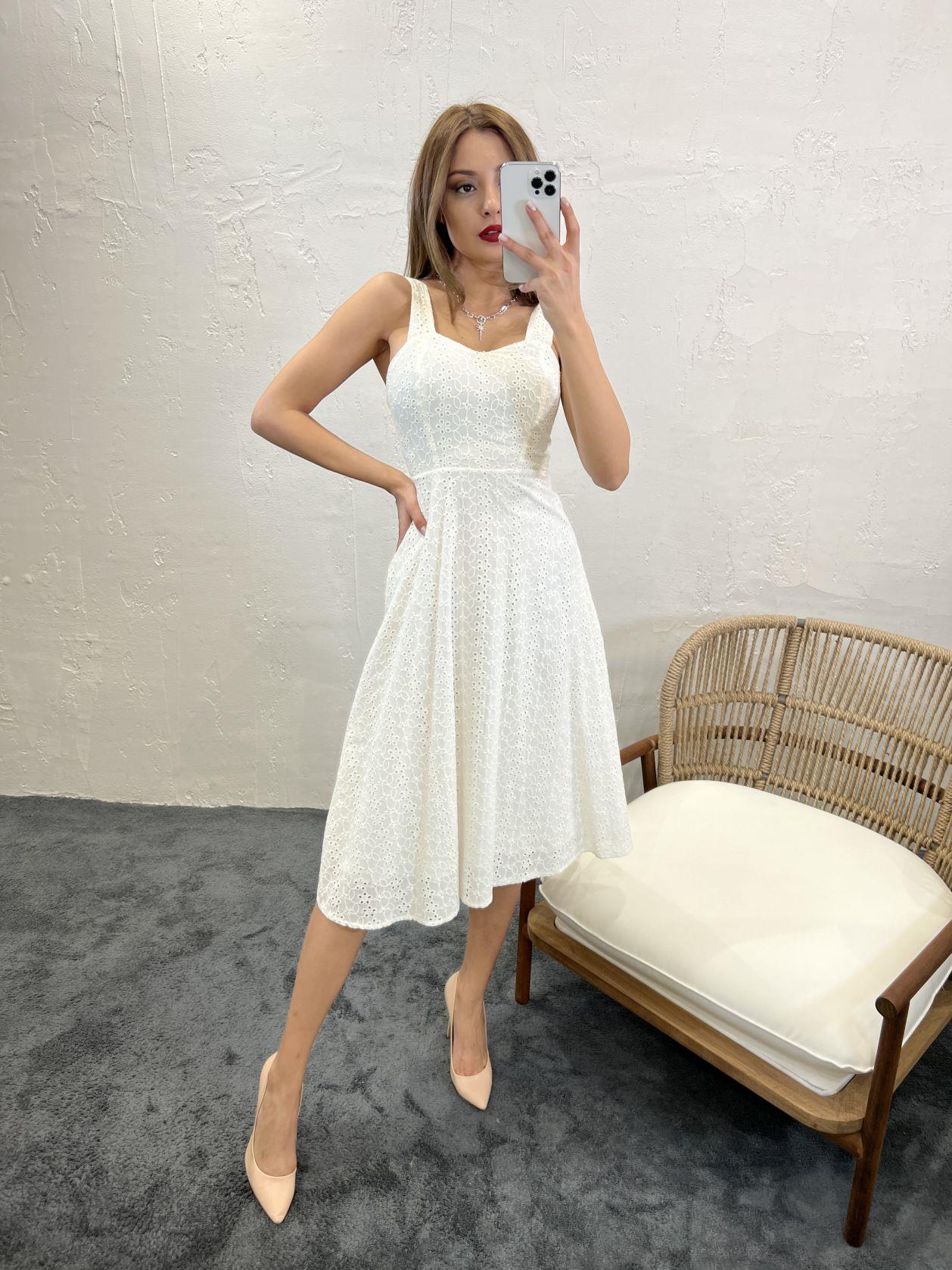 Sweetheart Neck Strappy Midi Broderie Dress In White - trendynow